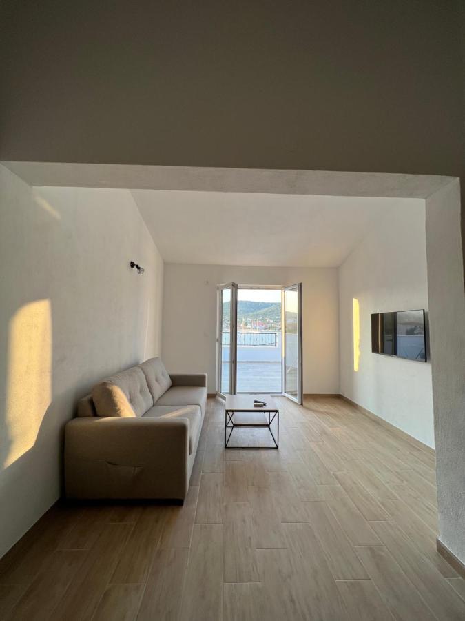 Apartmani Tamaris Vinisce Exterior photo