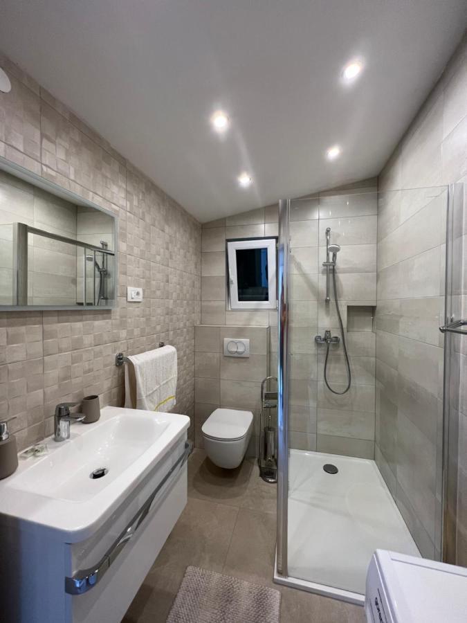 Apartmani Tamaris Vinisce Exterior photo