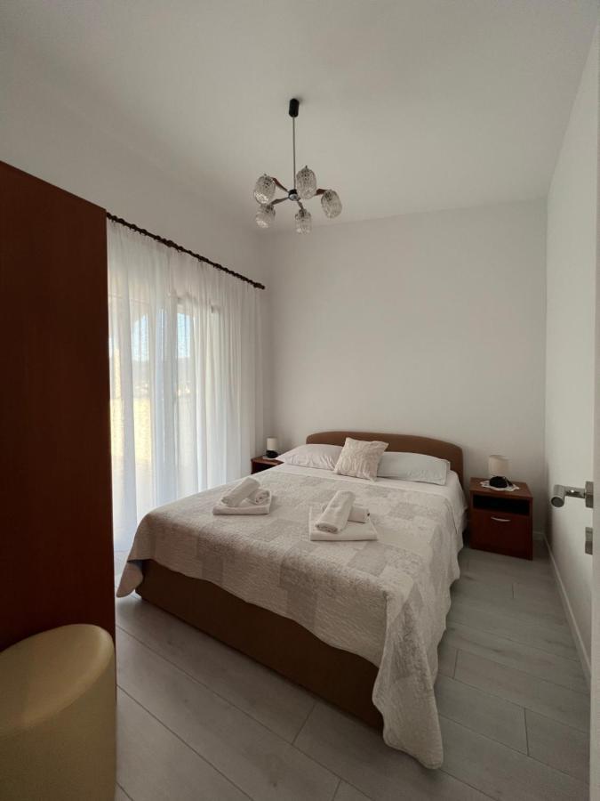 Apartmani Tamaris Vinisce Exterior photo