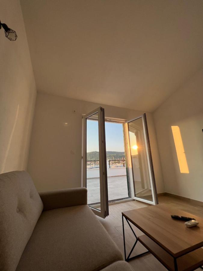 Apartmani Tamaris Vinisce Exterior photo