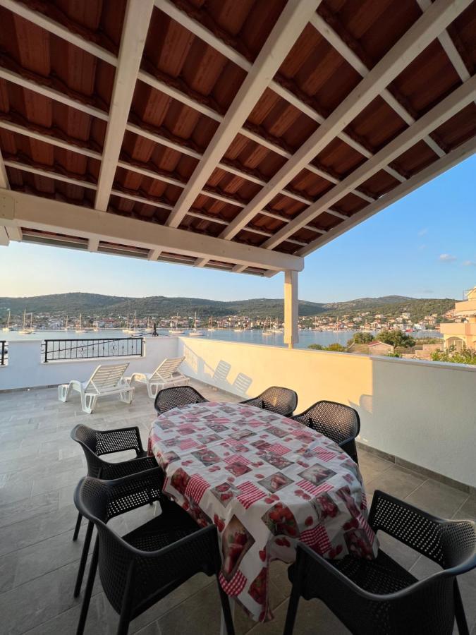 Apartmani Tamaris Vinisce Exterior photo